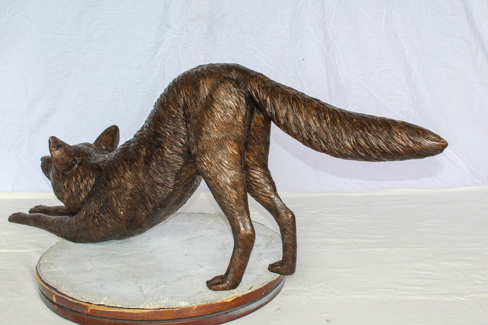 Bronze Wolf Stretching Statue – Handcrafted Lost Wax Wildlife Sculpture with Natural Patina Finish - 8