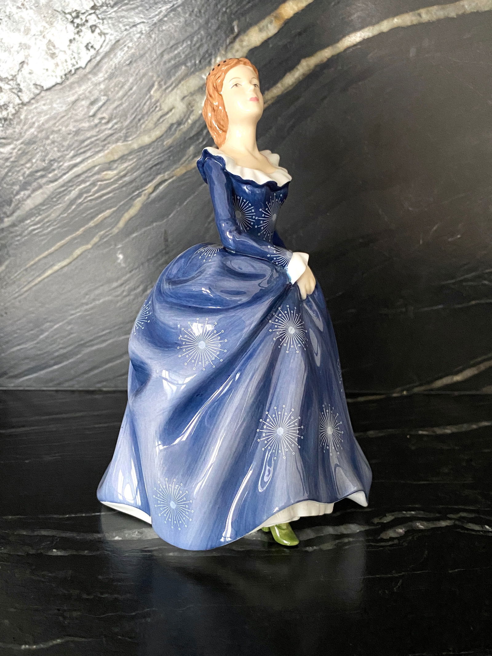 Royal Doulton figure Fragrance HN4931 Petites - 3