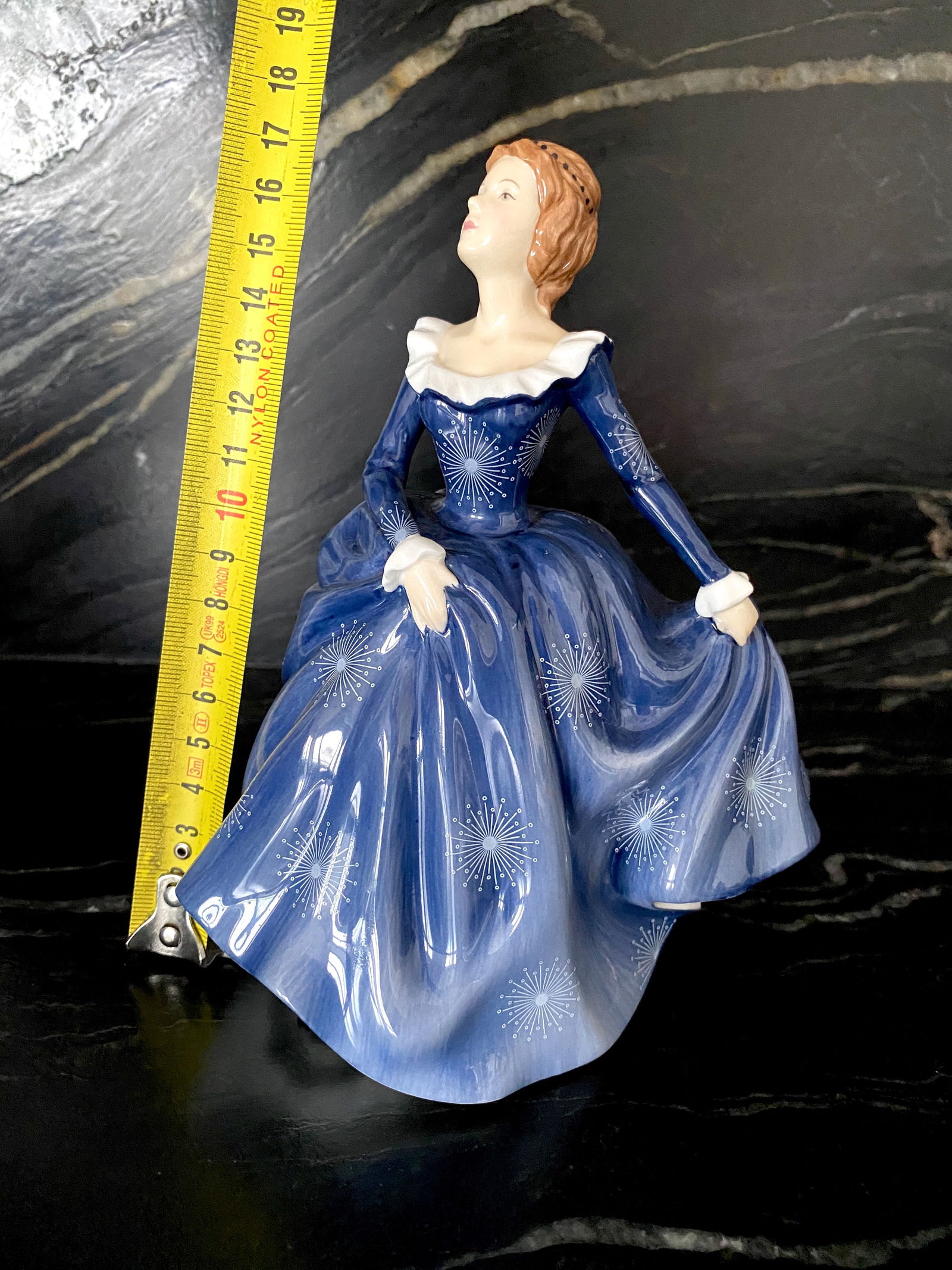 Royal Doulton figure Fragrance HN4931 Petites - 9