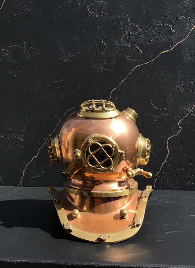 Vintage Copper and Brass Diving Helmet, 10 Inch Nautical Statue Decor Piece: Title:Vintage Copper and Brass Diving Helmet, 10 Inch Nautical Statue Decor PieceDescription:This is a vintage 10” scuba diving helmet statue, a great addition for any collection. The