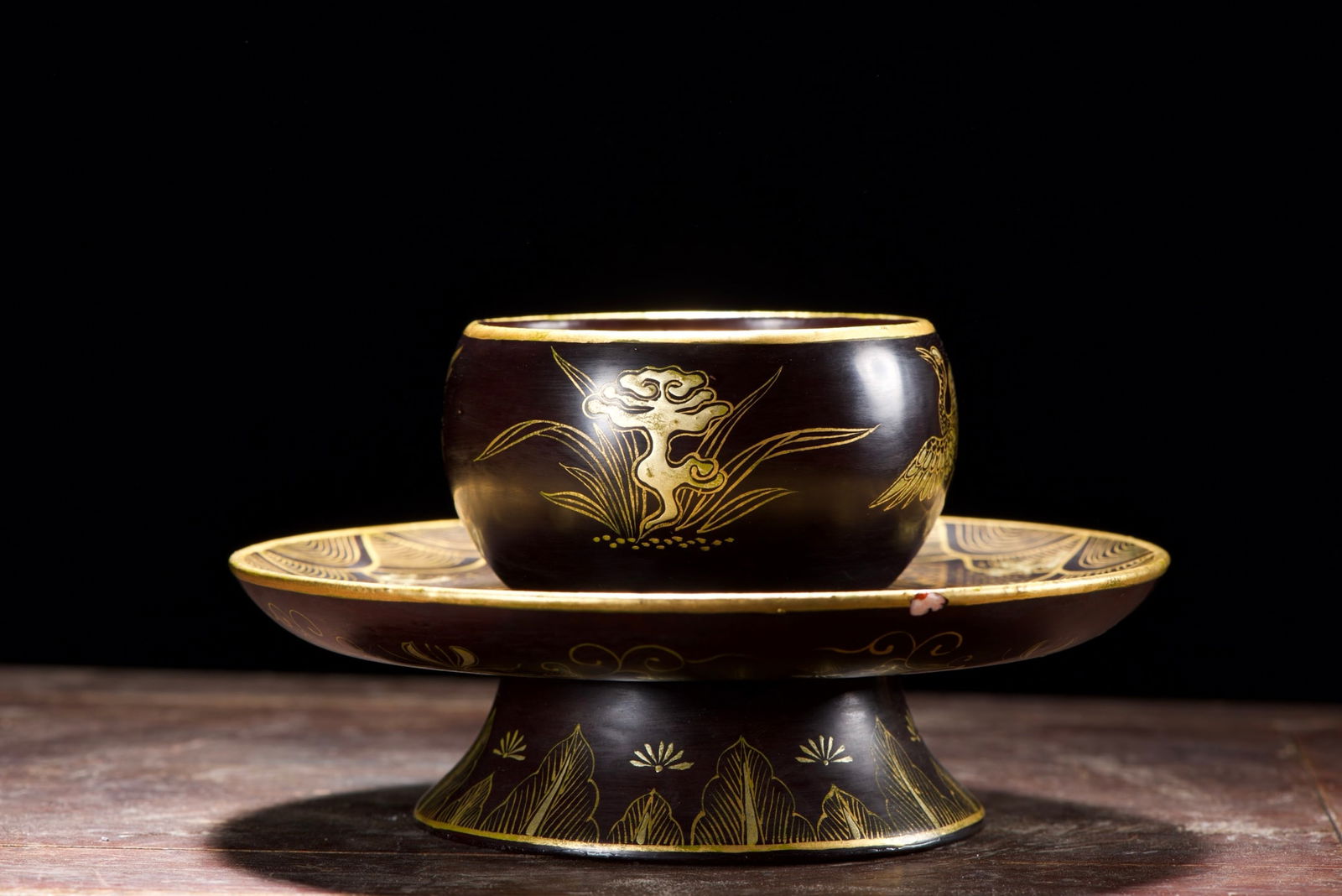 Gilt Gold Wooden-cored Lacquerware Cup Statue - 3
