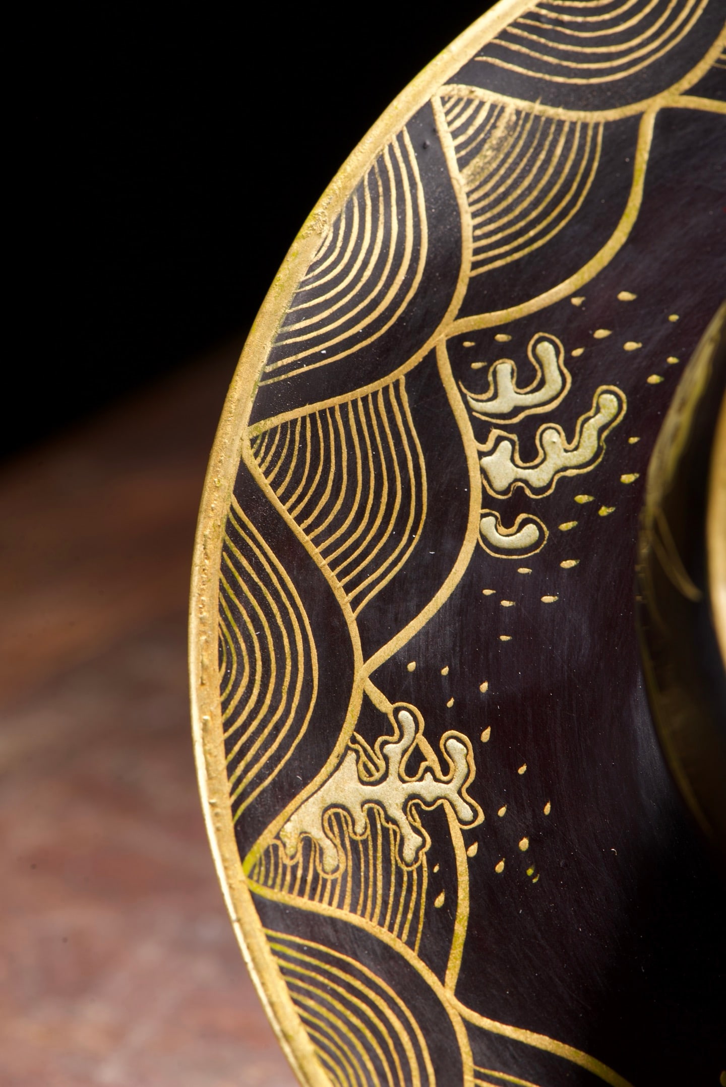 Gilt Gold Wooden-cored Lacquerware Cup Statue - 7