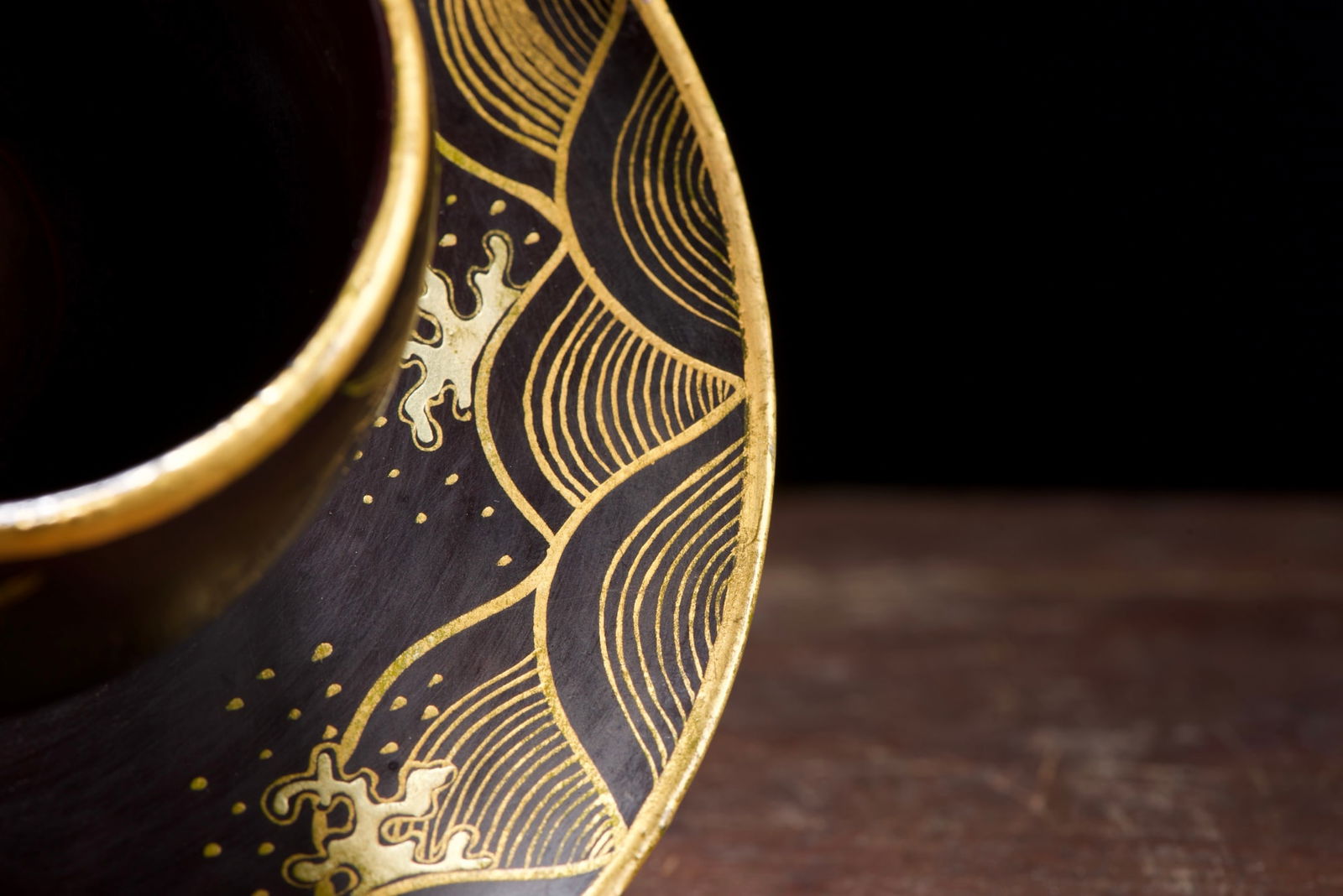 Gilt Gold Wooden-cored Lacquerware Cup Statue - 8