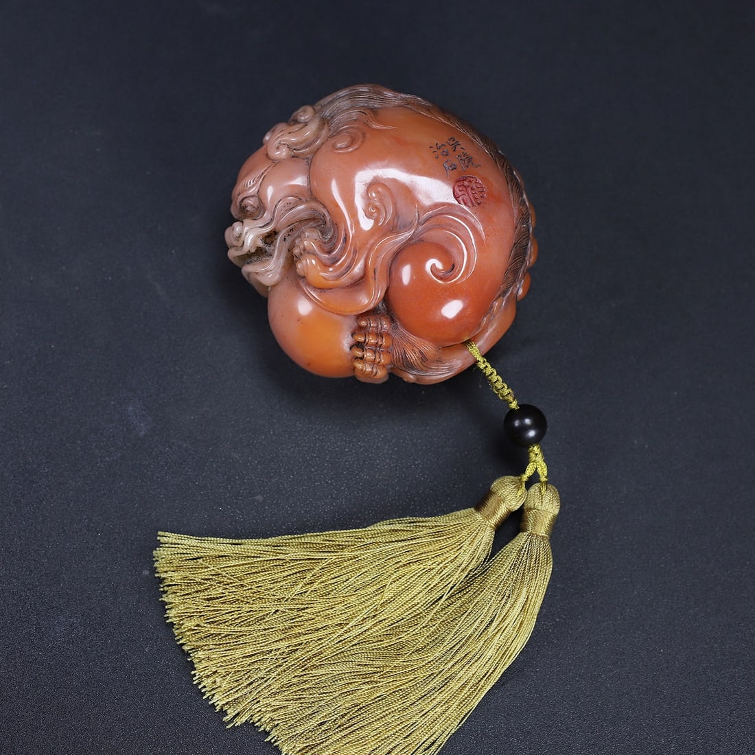 Shoushan Stone Hand-carved Lion Pendant w Wood Box: Title: Shoushan Stone Hand-carved Lion Pendant w Wood Box Origin: Chinese Date/Period: After1900 Materials: Shoushan Stone Dimensions: 80x75x50(mm) 3.15x2.95x1.97(inches) Weight 0.82 lbs/374g 