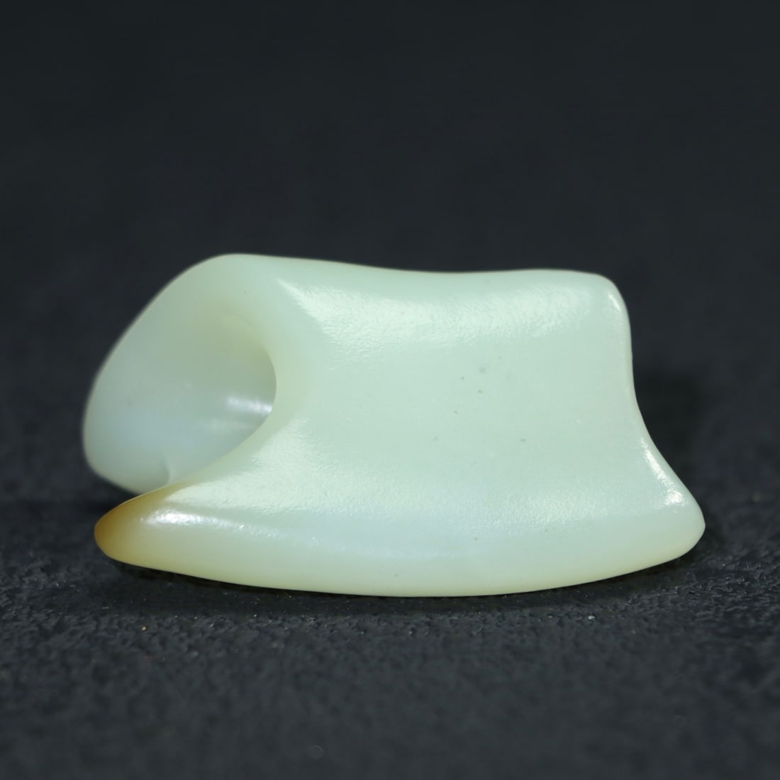 Hetian Jade Pendant - Lezi: Title: Hetian Jade Pendant - Lezi Origin: Chinese Date/Period: After2000 Materials: Hetian Jade Dimensions: 44x26x20(mm) 1.73x1.02x0.79(inches) Weight 0.06 lbs/26g Reserve: $189.00 Shipping: Domestic