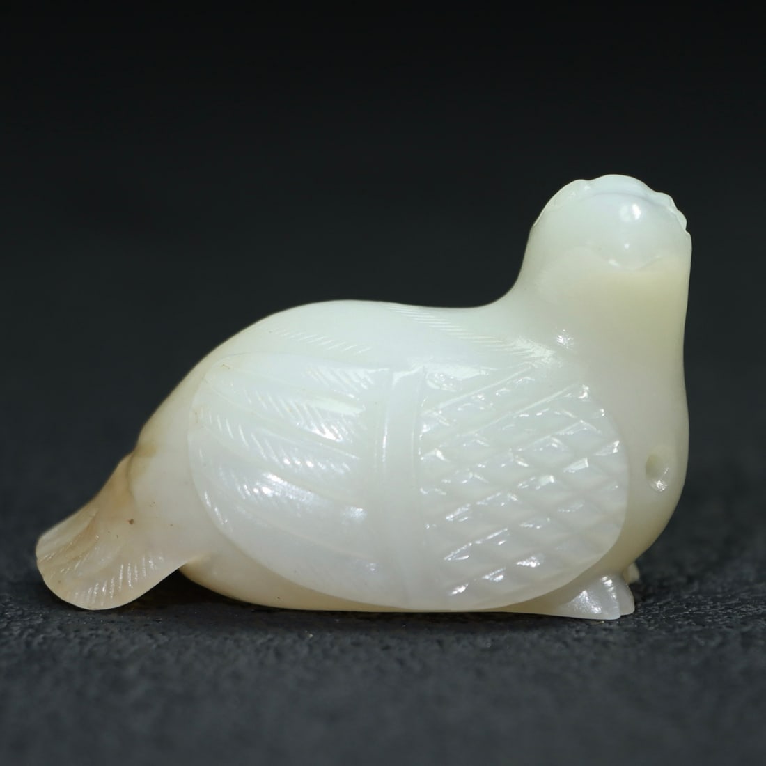 Hetian Jade Pendant - Bird: Title: Hetian Jade Pendant - Bird Origin: Chinese Date/Period: After2000 Materials: Hetian Jade Dimensions: 52x32x28(mm) 2.05x1.26x1.10(inches) Weight 0.12 lbs/55.9g Reserve: $299.00 Shipping: Domest