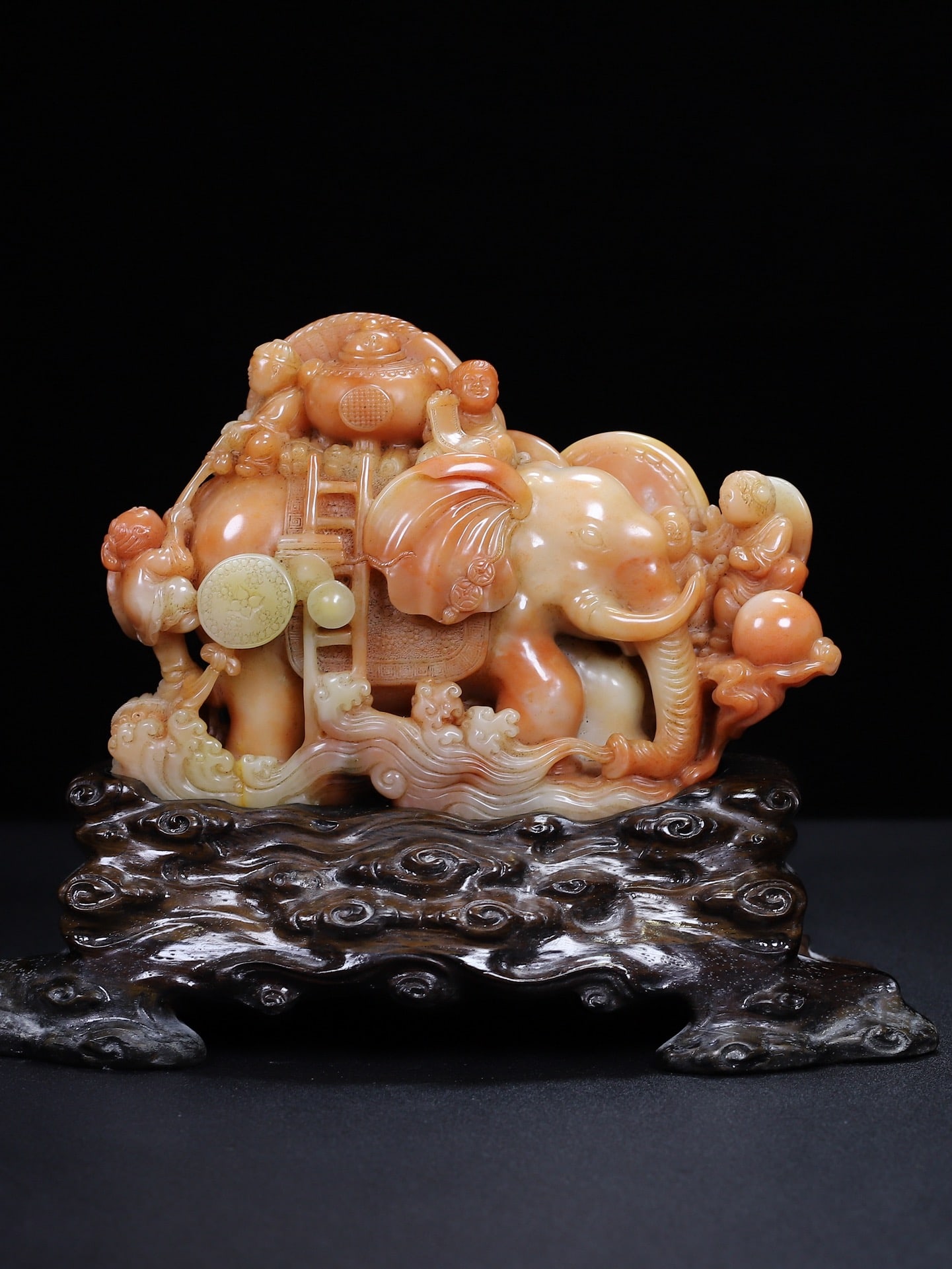 Natural Shoushan Stone Hand-carved Elephant & Kids Statue: Title: Natural Shoushan Stone Hand-carved Elephant & Kids Statue Origin: Chinese Date/Period: After1880 Materials: Shoushan Stone Dimensions: 140x210x70(mm) 5.51x8.27x2.76(inches) Weight 5.18 lbs/2350