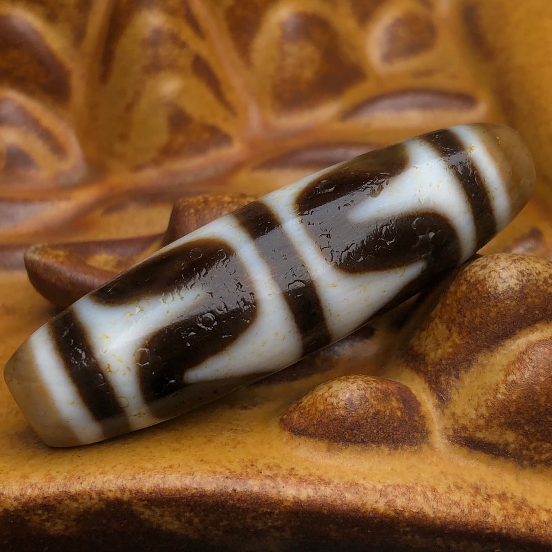 Tibetan DZI Agate Pendant: Title: Tibetan DZI Agate Pendant Origin: Date/Period: Materials: DZI Agate Dimensions: 47x13(mm) 1.85x0.51(inches) Weight 0.03 lbs/13.3g Reserve: $149.00 Shipping:Domestic: Shipping rates are