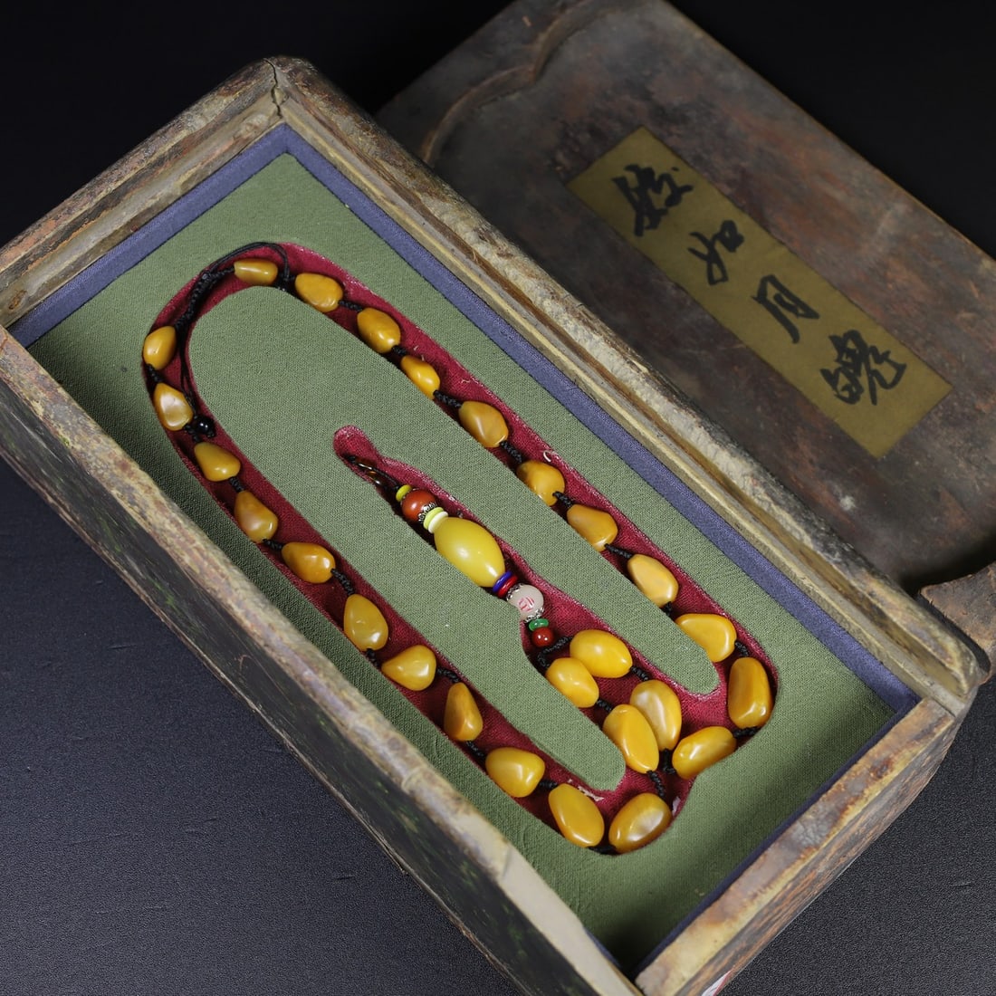 Tianhuang Shoushan Soapstone Necklace w Box: Title: Tianhuang Shoushan Soapstone Necklace w Box Origin: Chinese Date/Period: After1900 Materials: Tianhuang Shoushan Soapstone Dimensions: 26x18(mm) 1.02x0.71(inches) Weight 0.20 lbs/89g Reserve: