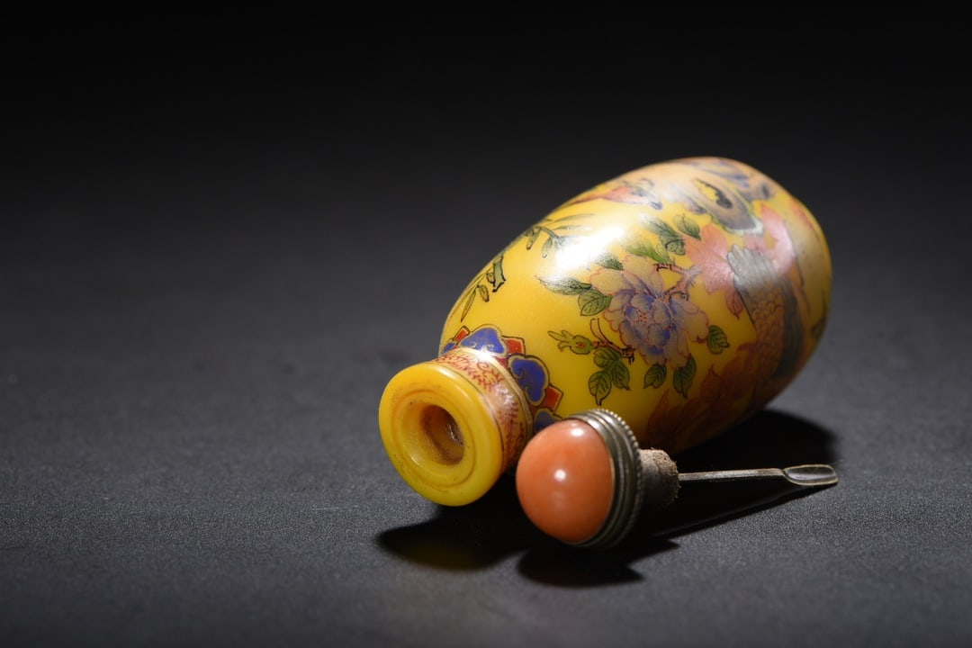 Yellow Peking Glass Snuff Bottle - Rooster,Flower - 8