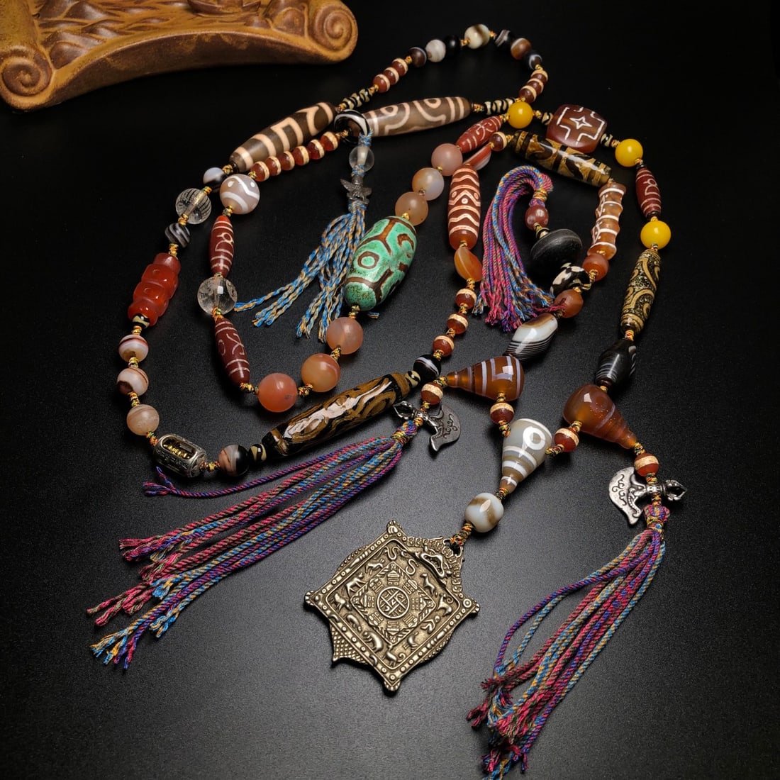 Hand knitting Tibetan DZI Agate Necklace: Title: Hand knitting Tibetan DZI Agate Necklace Origin: Date/Period: Materials: DZI Agate Dimensions: 55x40x3(mm) 2.17x1.57x0.12(inches) 49x22x19(mm) 1.93x0.87x0.75(inches) Reserve: $219.00 Shipping: