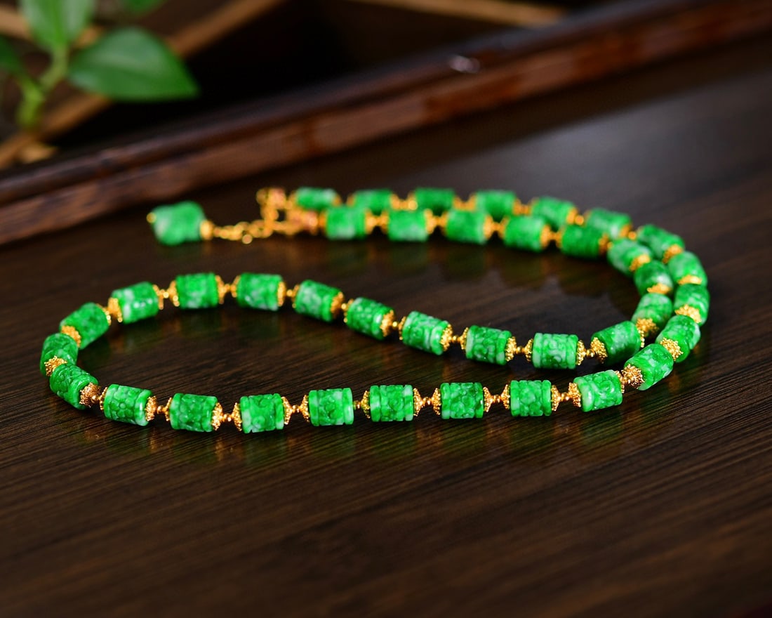 Natural Green Jadeite Necklace with Certificate: Title: Natural Green Jadeite Necklace with Certificate Origin: Chinese Date/Period: After2025 Materials: Jadeite Dimensions: 7.9x6.6(mm) 0.31x0.26(inches) Reserve: $2,199.00 Shipping:Domestic: