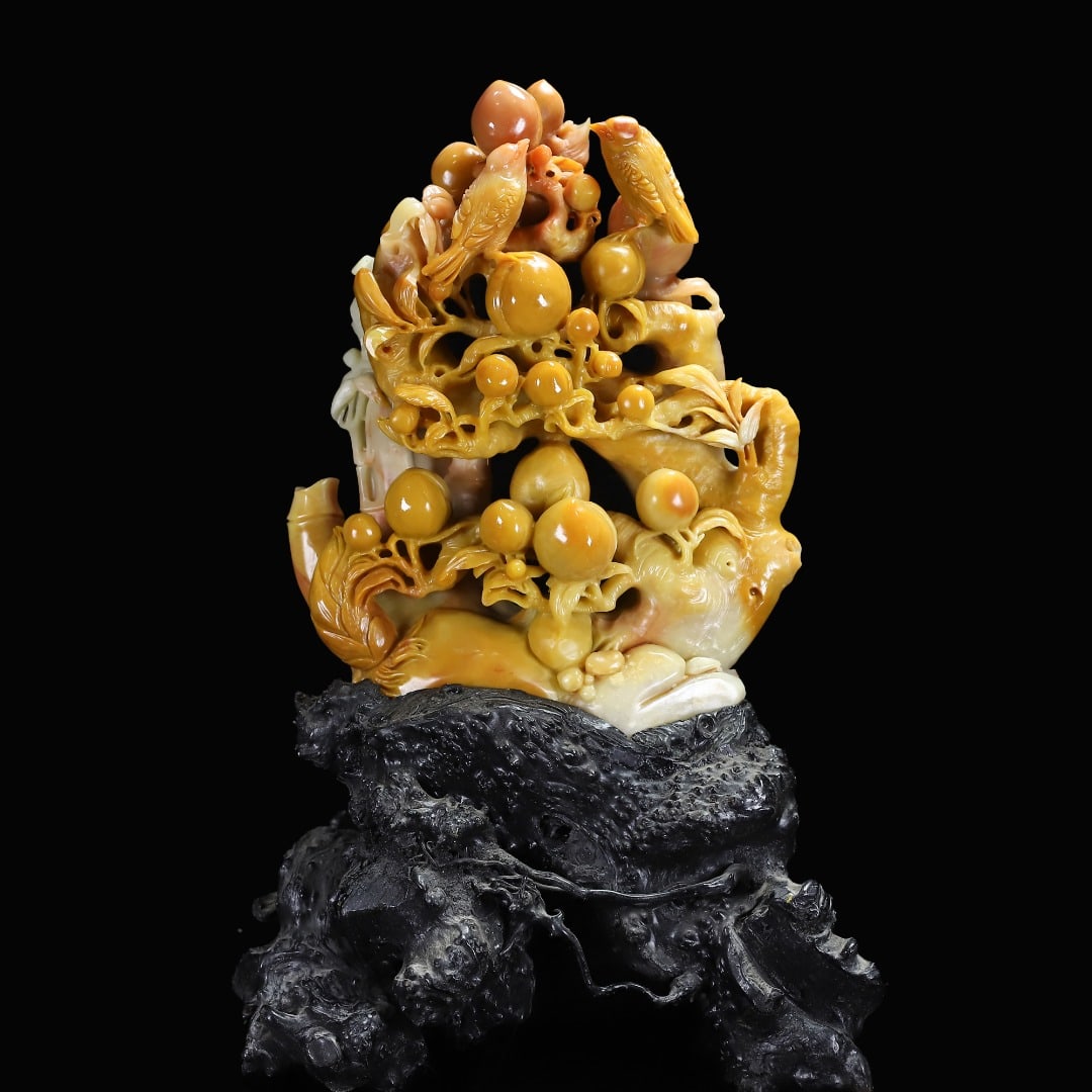Yellow Shoushan Soapstone Bird,Peach Statue w Box: Title: Yellow Shoushan Soapstone Bird,Peach Statue w Box Origin: Chinese Date/Period: After1910 Materials: Shoushan Soapstone Dimensions: 249x200x85(mm) 9.80x7.87x3.35(inches) Weight 5.75 lbs/2610g Re