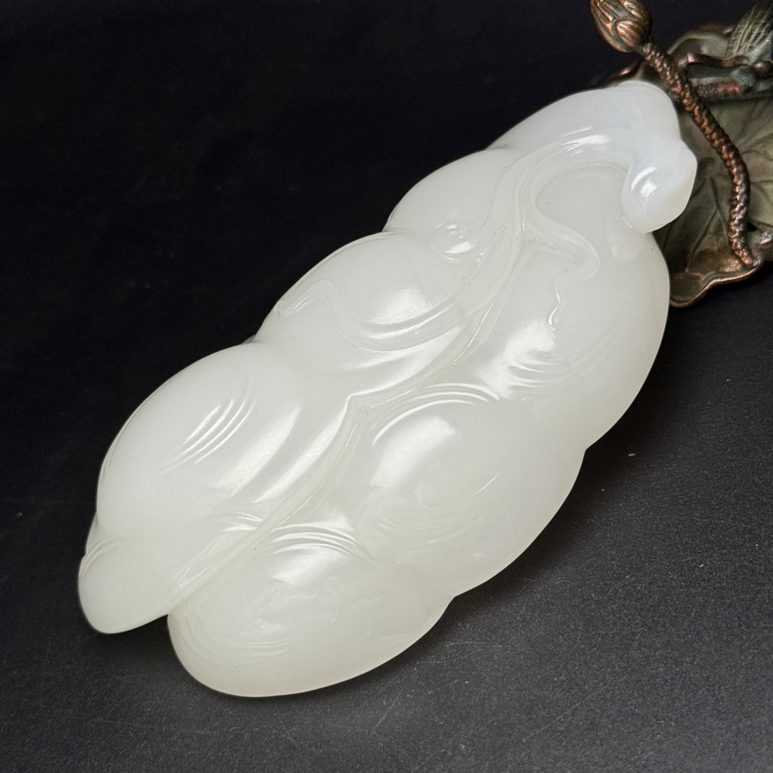 White Hetian Jade Hand-Carved Bean Pendant/Statue - 3