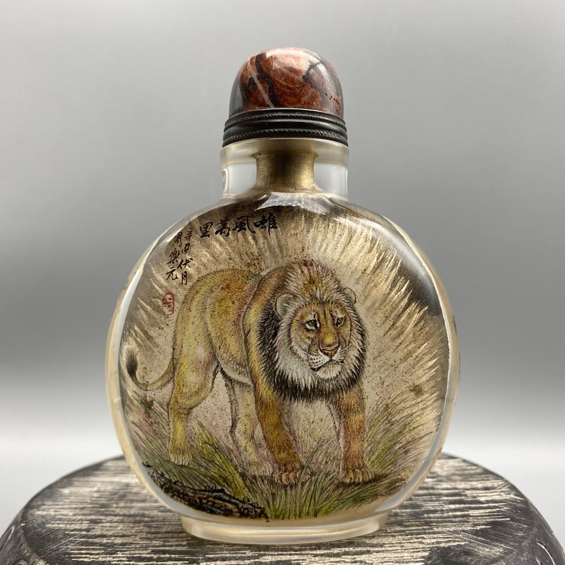 Peking Glass Inside Painting Lion Design Snuff Bottle: Title: Peking Glass Inside Painting Lion Design Snuff Bottle Origin: Chinese Date/Period: After1900 Materials: Peking Glass Dimensions: 75x35x100(mm) 2.95x1.38x3.94(inches) Weight 0.40 lbs/180g Reserv