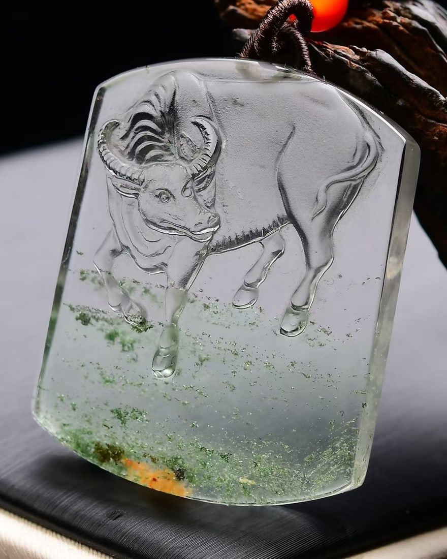 Crystal Hand-Carved Ox Pendant with Certificate: Title: Crystal Hand-Carved Ox Pendant with Certificate Origin: Chinese Date/Period: After2025 Materials: Crystal Dimensions: 43x33x10(mm) 1.69x1.30x0.39(inches) Weight 0.07 lbs/31g Reserve: $149.00 Sh