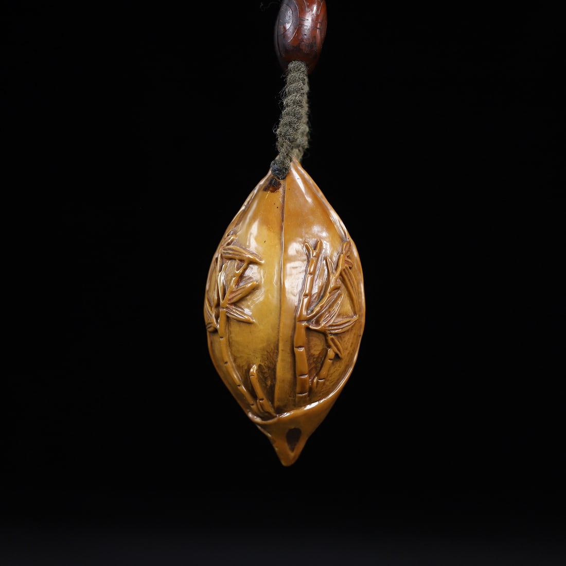 Olive Nut Hand-Carved Cicada Pendant - 10