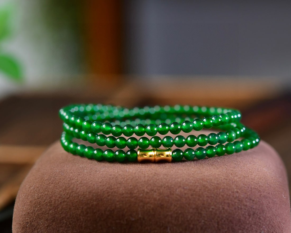 4mm Green Jadeite Necklace: Title: 4mm Green Jadeite Necklace Origin: Chinese Date/Period: After2025 Materials: Jadeite Dimensions: 4(mm) 0.16(inches) Reserve: $999.00 Shipping: Domestic: Shipping rates are determined by des