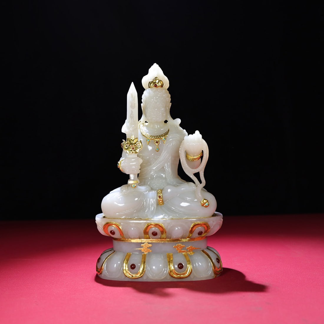 Gilt Gold Hetian Jade Statue - Kwan-yin,Old: Title: Gilt Gold Hetian Jade Statue - Kwan-yin,Old Origin: Chinese Date/Period: After1800 Materials: Gilt Gold Hetian Jade Dimensions: 231x135x85(mm) 9.09x5.31x3.35(inches) Weight 5.48 lbs/2487g Reser