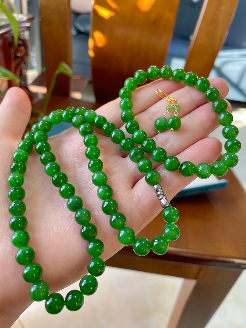A Set Green Hetian Jade Necklace,Earrings,Bracelet: Title: A Set Green Hetian Jade Necklace,Earrings,Bracelet Origin: Chinese Date/Period: After2025 Materials: Hetian Jade Dimensions: 8(mm) 0.31(inches) Weight 0.15 lbs/66g Reserve: $288.00 
