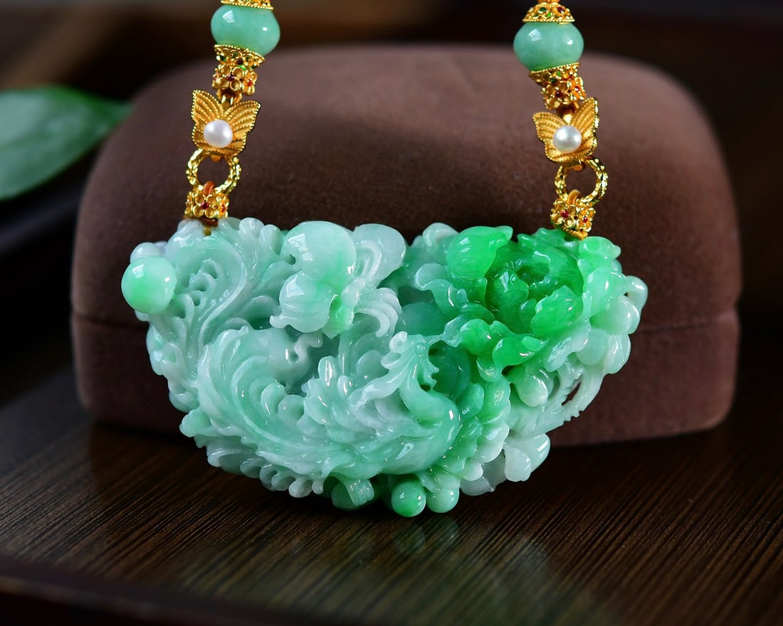 Green Jadeite Hand-Carved Phoenix Peony Pendant: Title: Green Jadeite Hand-Carved Phoenix Peony Pendant Origin: Chinese Date/Period: After2025 Materials: Jadeite Dimensions: 67x37.6x10.8(mm) 2.64x1.48x0.43(inches) Reserve: $1,599.00 