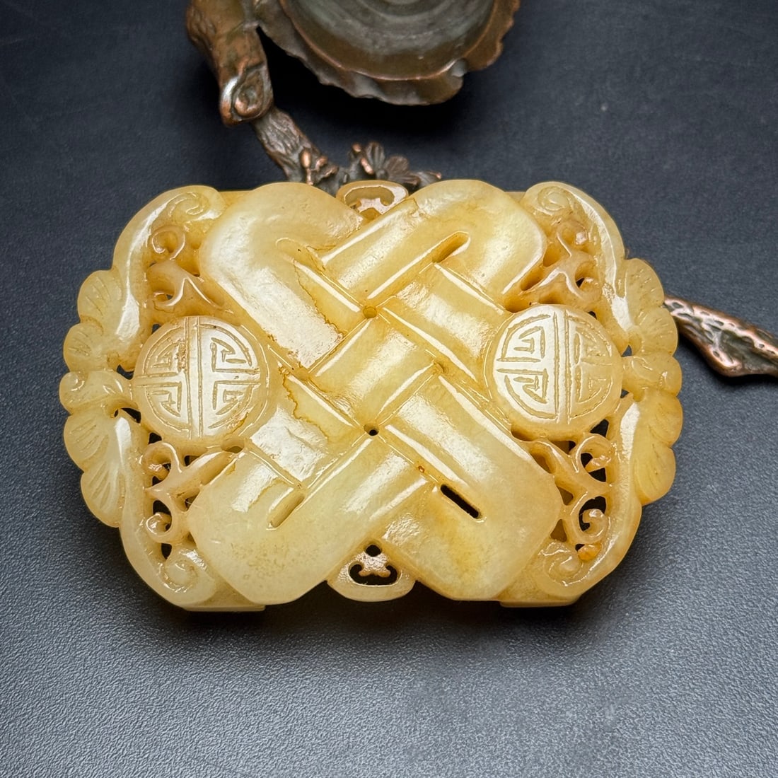 Hetian Jade Belt Buckle: Title: Hetian Jade Belt Buckle Origin: Chinese Date/Period: After1910 Materials: Hetian Jade Dimensions: 76x53x20(mm) 2.99x2.08x0.79(inches) Weight 0.16 lbs/73g Reserve: $288.00 Shipping:Domestic: