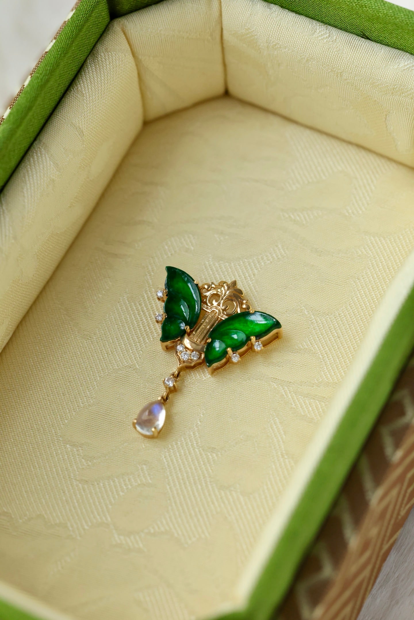 18K Gold Inlay Green Jadeite Butterfly Pendant - 2