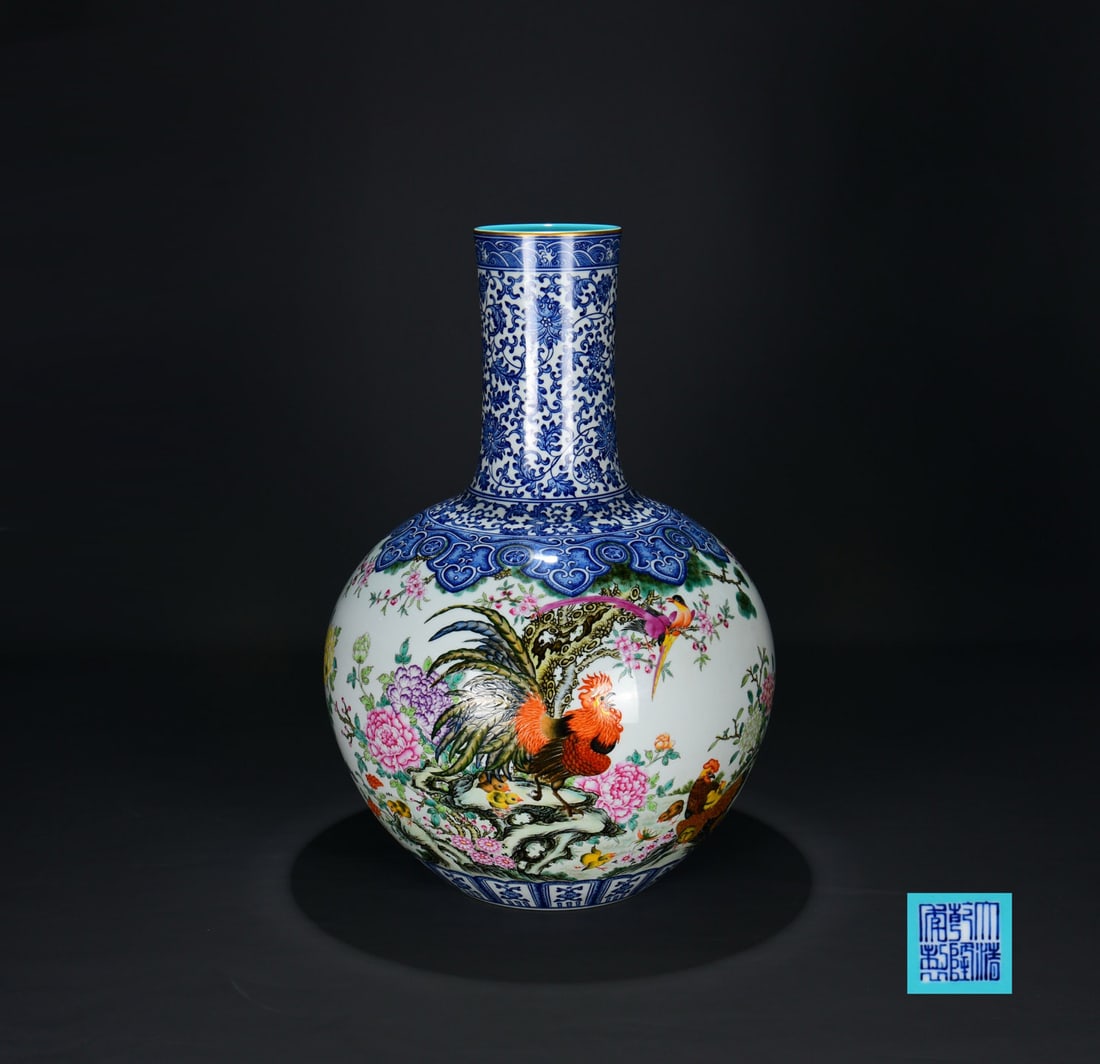 Famille Rose,Blue and White Porcelain Vase - Rooster,Peony: Title: Famille Rose,Blue and White Porcelain Vase - Rooster,Peony Origin: Chinese Date/Period: After1860 Materials: Porcelain Dimensions: 550x360(mm) 21.65x14.17(inches) Reserve: $2,999.00 