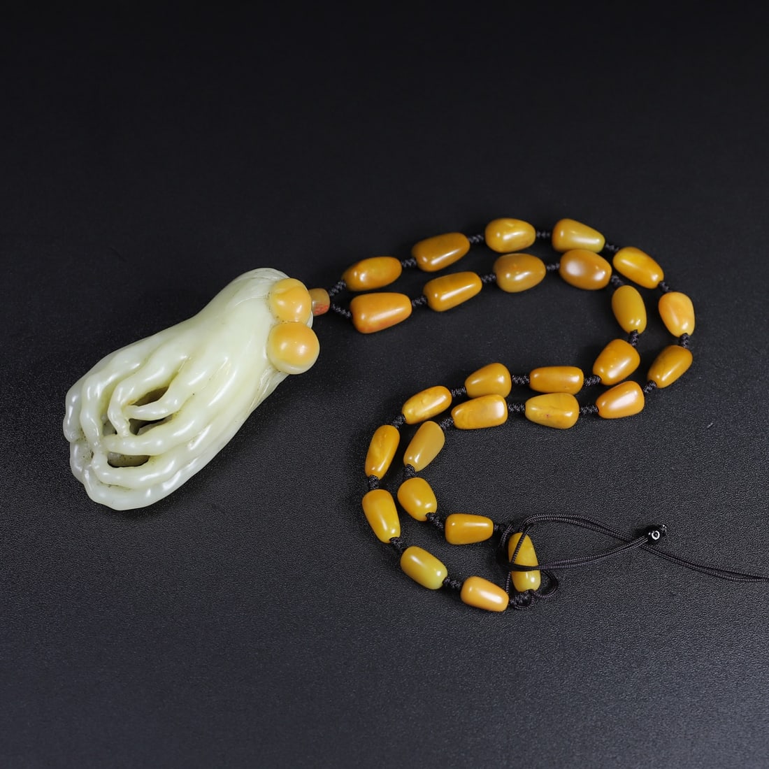 Shoushan Stone Hand-Carved Buddha's-hand Pendant w Necklace,Box: Title: Shoushan Stone Hand-Carved Buddha's-hand Pendant w Necklace,Box Origin: Chinese Date/Period: After1860 Materials: Shoushan Stone Dimensions: 90x45x35(mm) 3.54x1.77x1.38(inches) Weight 0.44 lbs/