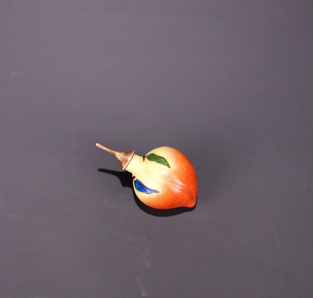 Famille Rose Porcelain Peach Snuff Bottle - 5