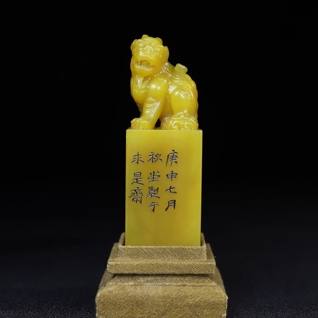 Tianhuang Shoushan Soapstone Hand-Carved Seal/Stamp Fortune Lion: Title: Tianhuang Shoushan Soapstone Hand-Carved Seal/Stamp Fortune Lion Origin: Chinese Date/Period: After1880 Materials: Tianhuang Shoushan Soapstone Dimensions: 95x33x33(mm) 3.74x1.30x1.30(inches) W