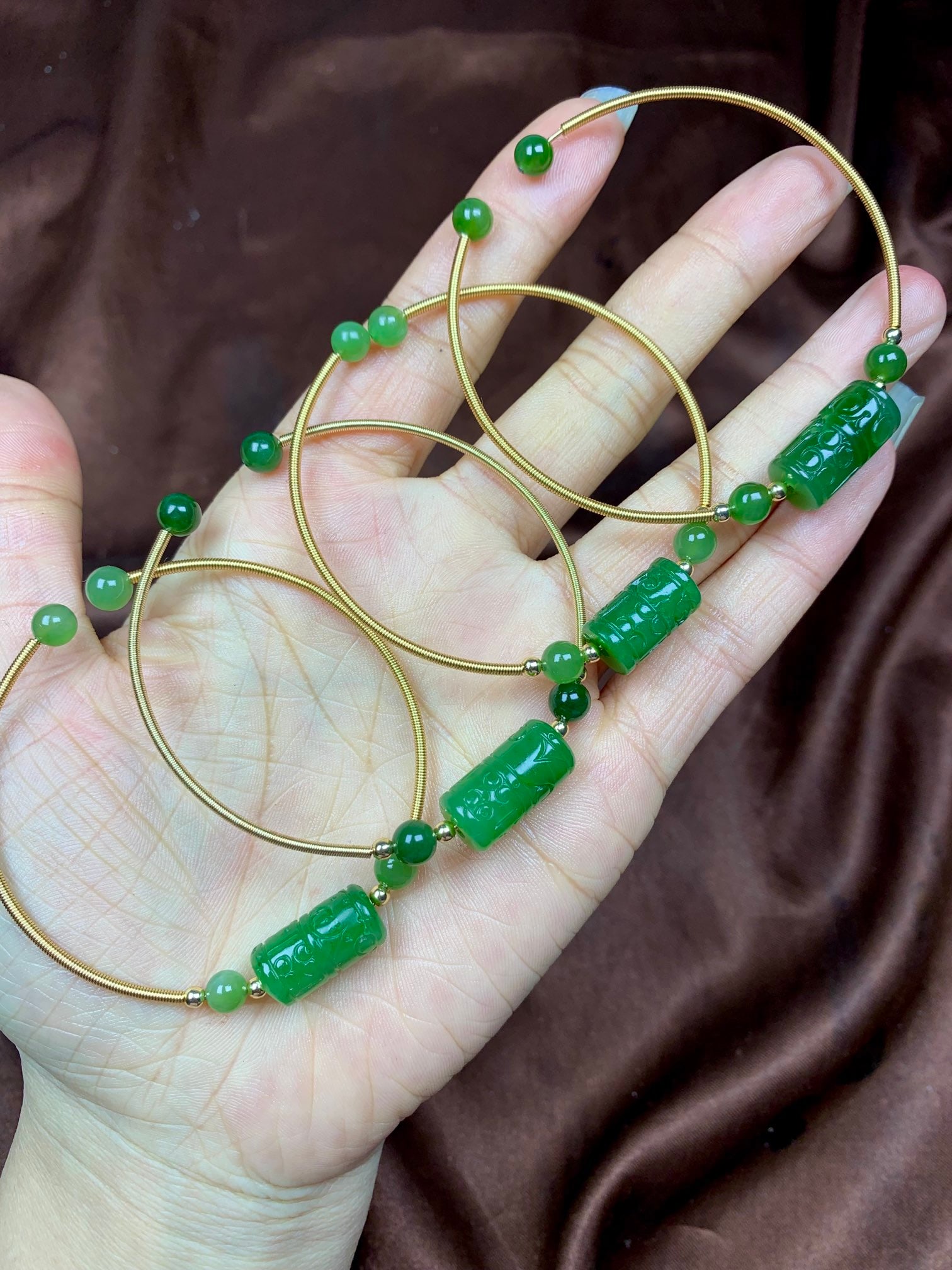 Green Hetian Jade Bracelet: Title: Green Hetian Jade Bracelet Origin: Chinese Date/Period: After2020 Materials: Hetian Jade Dimensions: 18(mm) 0.71(inches) Reserve: $79.00 Shipping: Domestic: Shipping rates are determined by de