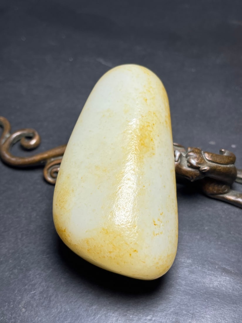 Natural Hetian Jade Original Stone: Title: Natural Hetian Jade Original Stone Origin: Chinese Date/Period: After2000 Materials: Hetian Jade Dimensions: 93x39x48(mm) 3.66x1.54x1.89(inches) Weight 0.65 lbs/293g Reserve: $999.00 