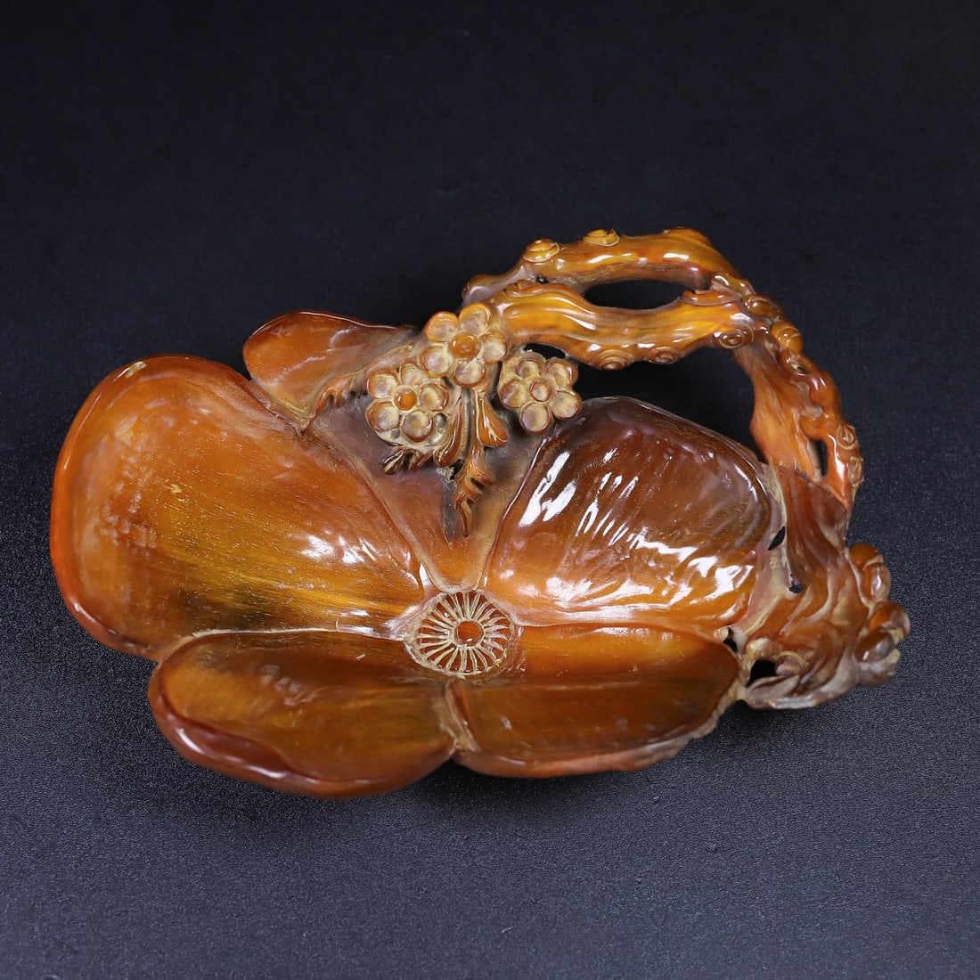 Ox Horn Hand-Carved Plum Blossom Brush Washer: Title: Ox Horn Hand-Carved Plum Blossom Brush Washer Origin: Chinese Date/Period: After1900 Materials: Ox Horn Dimensions: 210x140x7.5(mm) 8.27x5.51x0.30(inches) Weight 0.60 lbs/273g Reserve: