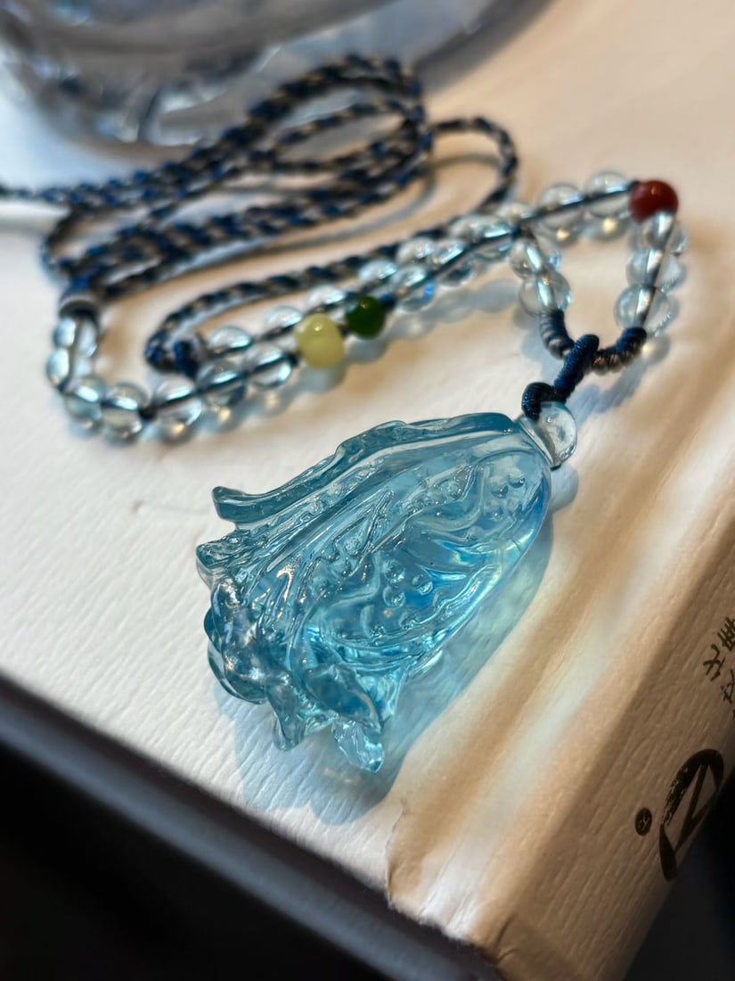 Aquamarine Hand-Carved Pendant,Cabbage,Certificate: Title: Aquamarine Hand-Carved Pendant,Cabbage,Certificate Origin: Chinese Date/Period: After2025 Materials: Aquamarine Dimensions: 34x24x13.3(mm) 1.34x0.94x0.52(inches) Weight 0.04 lbs/16.2g Reserve: