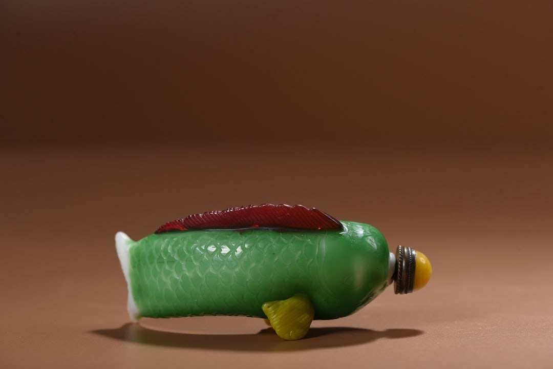 Peking Glass Snuff Bottle - Fish - 5