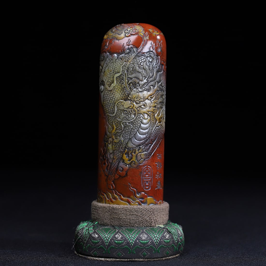 Shoushan Soapstone Hand-Carved Seal/Stamp Fortune Dragon w Box: Title: Shoushan Soapstone Hand-Carved Seal/Stamp Fortune Dragon w Box Origin: Chinese Date/Period: After1900 Materials: Shoushan Soapstone Dimensions: 115x40x25(mm) 4.53x1.57x0.98(inches) Weight