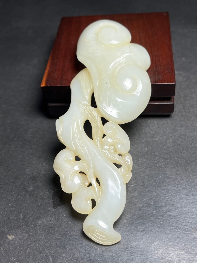 Hetian Jade Pendant/Statue - Ruyi (1 of 9)