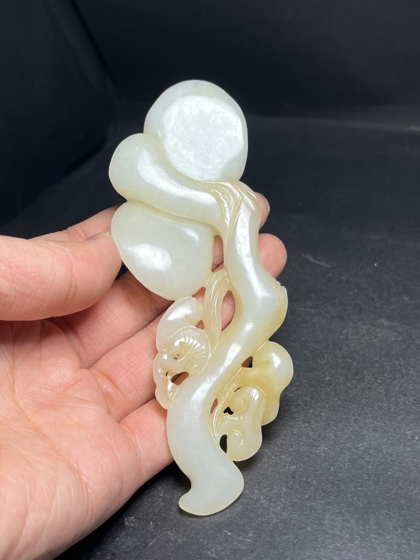 Hetian Jade Pendant/Statue - Ruyi - 9