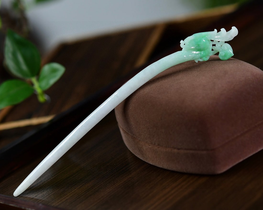 Jadeite Hand-Carved Hair Decoration & Phoenix: Title: Jadeite Hand-Carved Hair Decoration & Phoenix Origin: Chinese Date/Period: After2025 Materials: Jadeite Dimensions: 162 x 6.6 (mm) 6.38 x 0.26 (inches) Reserve: $558.00 Shipping:Domestic: