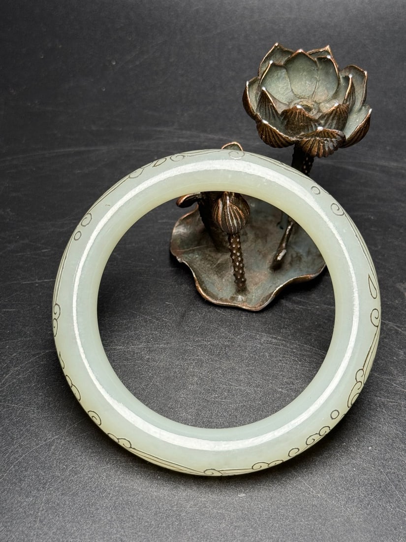 Inside Diameter 54mm Hetian Jade Inlay Silver Wire Bracelet: Title: Inside Diameter 54mm Hetian Jade Inlay Silver Wire Bracelet Origin: Chinese Date/Period: After2000 Materials: Hetian Jade,Silver Wire Dimensions: 54x74x10(mm) 2.13x2.91x0.39(inches) Weight 0.11