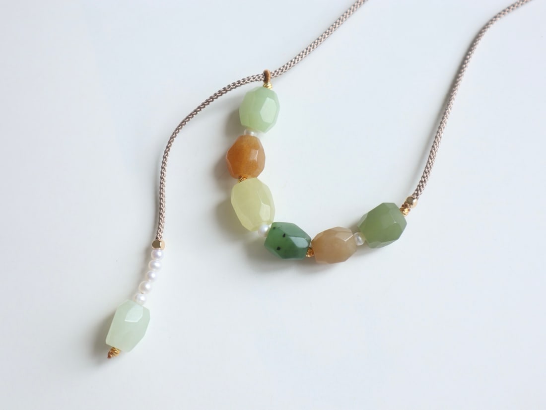 Hand knitting Hetian Jade Necklace: Title: Hand knitting Hetian Jade Necklace Origin: Chinese Date/Period: After2025 Materials: Hetian Jade Dimensions: 12x10(mm) 0.47x0.39(inches) Reserve: $199.00 Shipping:Domestic: Shipping rates