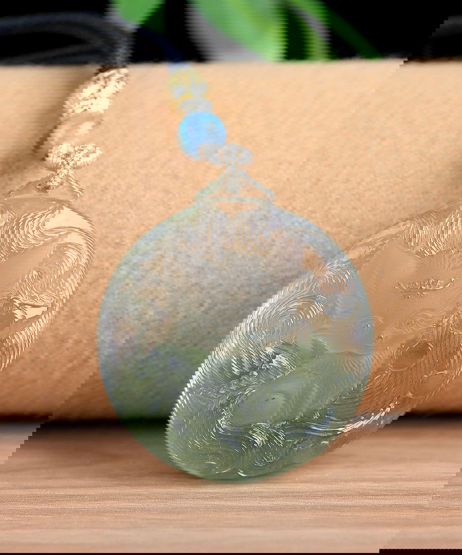 Green Crystal Hand-Carved Fox Pendant with Certificate: Title: Green Crystal Hand-Carved Fox Pendant with Certificate Origin: Chinese Date/Period: After2025 Materials: Crystal Dimensions: 39x34.8x16.8(mm) 1.54x1.38x0.66(inches) Weight 0.07 lbs/31.5g 