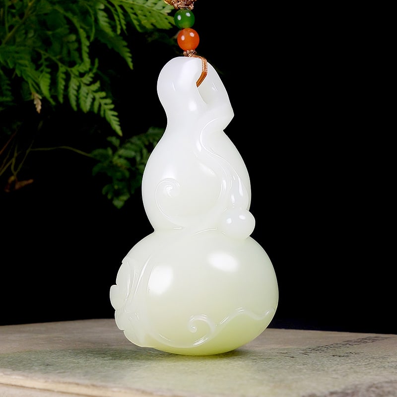 Hetian Jade Pendant - Gourd: Title: Hetian Jade Pendant - Gourd Origin: Chinese Date/Period: After2025 Materials: Hetian Jade Dimensions: 71x37x37(mm) 2.80x1.46x1.46(inches) Weight 0.23 lbs/103.7g Reserve: $2,699.00 Shipping: D