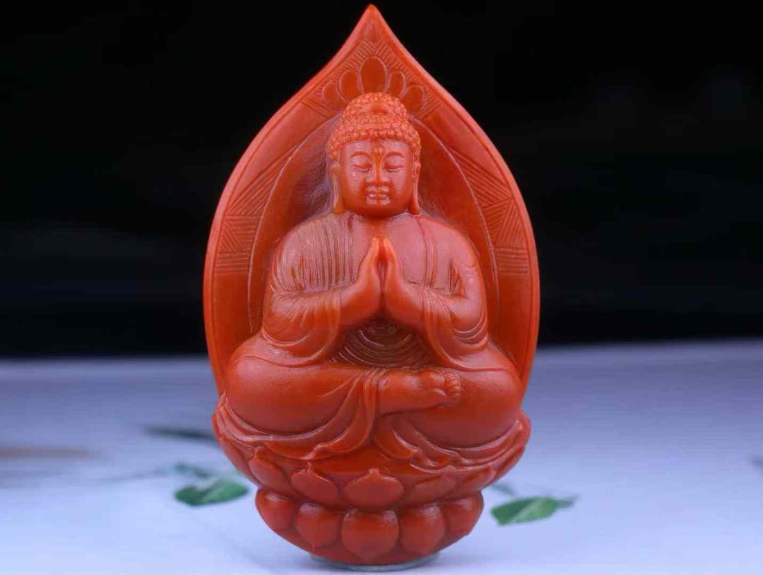 Nanhong Agate Hand Carved Buddha Pendant with Certificate: Title: Nanhong Agate Hand Carved Buddha Pendant with Certificate Origin: Chinese Date/Period: After2025 Materials: Nanhong Agate Dimensions: 65.5x39x18(mm) 2.58x1.54x0.71(inches) Weight 0.12 lbs/55g R