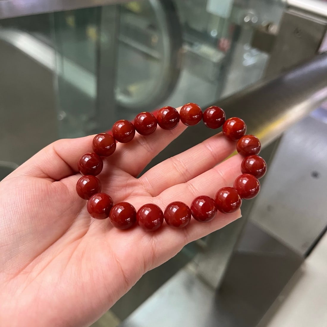 11.5mm Nanhong Agate Bracelet with Certificate: Title: 11.5mm Nanhong Agate Bracelet with Certificate Origin: Chinese Date/Period: After2020 Materials: Nanhong Agate Dimensions: 11.5(mm) 0.45(inches) Weight 0.09 lbs/39.8g Reserve: $499.00 