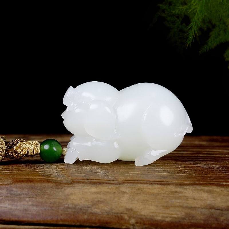 Natural Hetian Jade Animal Pendant Fortune Pig: Title: Natural Hetian Jade Animal Pendant Fortune Pig Origin: Chinese Date/Period: After2025 Materials: Hetian Jade Dimensions: 29x18x17(mm) 1.14x0.71x0.67(inches) Weight 0.03 lbs/13.6g Reserve: $379.