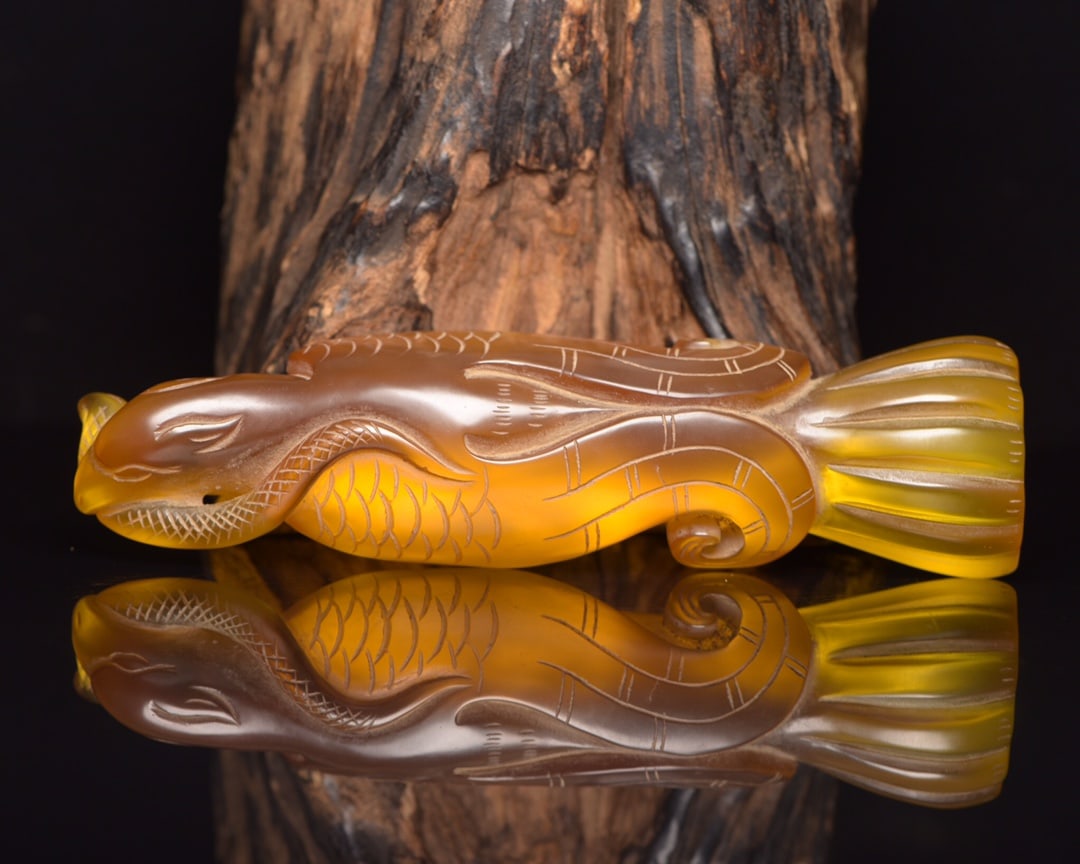 Yellow Zircon Staute - Bird: Title: Yellow Zircon Staute - Bird Origin: Chinese Date/Period: After1920 Materials: Zircon Dimensions: 153 x 40 x 26(mm)6.03 x 1.57 x 1.02(inches) Weight:1.11lbs/503g Reserve: $199.00 