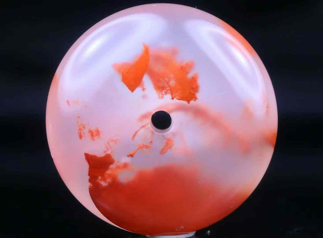 Nanhong Agate Lucky Pendant with Certificate: Title: Nanhong Agate Lucky Pendant with Certificate Origin: Chinese Date/Period: After2025 Materials: Nanhong Agate Dimensions: 39x14.1(mm) 1.54x0.56(inches) Weight 0.08 lbs/35g Reserve: $399.00 