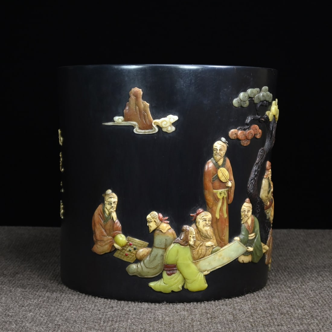 Zitan Wood Inlay Shell,Shoushan Stone,Gem Figure Brush Pot: Title: Zitan Wood Inlay Shell,Shoushan Stone,Gem Figure Brush Pot Origin: Chinese Date/Period: After1850 Materials: Zitan Wood,Shell,Shoushan Stone,Gem Dimensions: 265x250(mm) 10.43x9.84(inches) Weigh